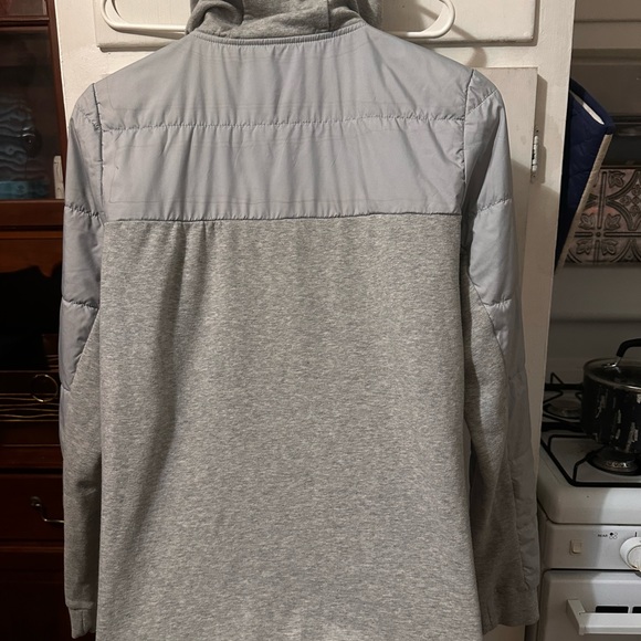 North Face Puffer Grey Pull Over - Picture 5 of 5